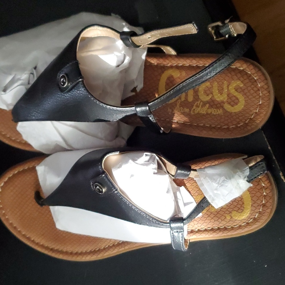 Black/tan flat sandals